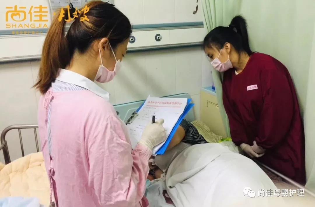尚佳專業(yè)月嫂丨母乳丨你還認(rèn)為初乳很臟，要擠掉的嗎？
